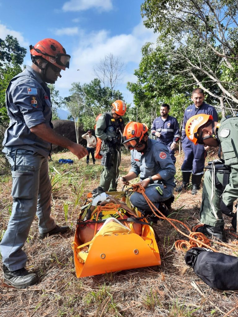 Homem cai em mata fechada em Ubatuba e é resgatado por helicóptero da PM | Vale do Paraíba e Região